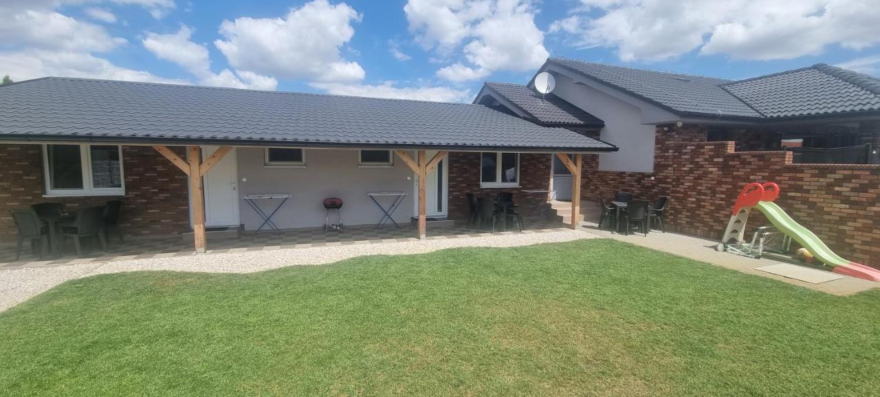 Alexej Apartmany Veľký Meder Bagian luar foto